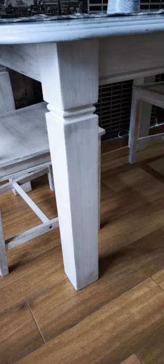 Mesa madera de pino macizo + 2 sillas