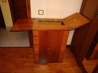 Mueble para máquina de coser de madera