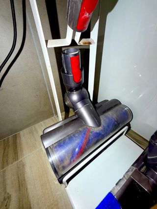Aspirador Dyson sin cable + 8 accesorios