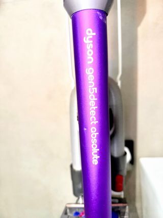 Aspirador Dyson sin cable + 8 accesorios