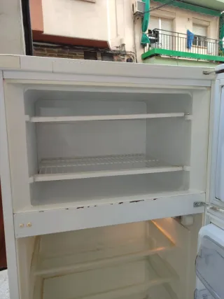Frigorífico Blanco Whirlpool. de 72 cm de ancho