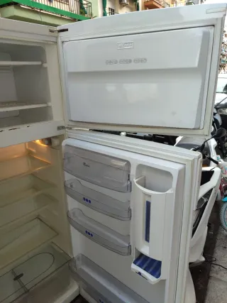 Frigorífico Blanco Whirlpool. de 72 cm de ancho