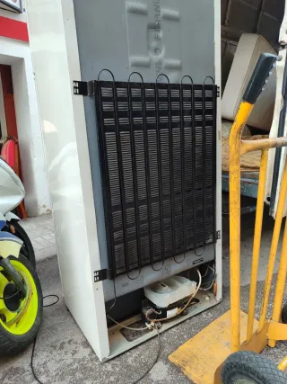 Frigorífico Blanco Whirlpool. de 72 cm de ancho