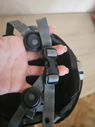 Casco Negro y Verde Bicicleta/Patinete