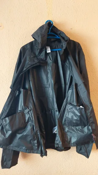 Chubasquero Decathlon Negro