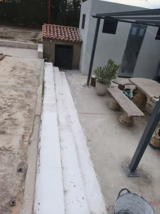 Construcción trasteros y escaleras