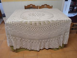Falda de mesa ganchillo beige 3m diámetro.  Nueva
