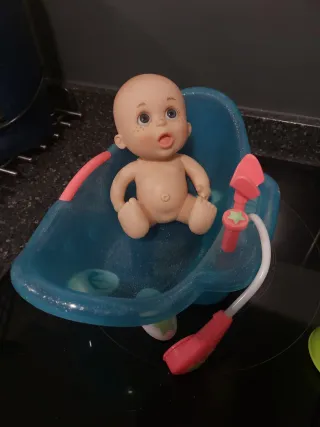 Muñeco bebé en bañera con accesorios Corte Inglés