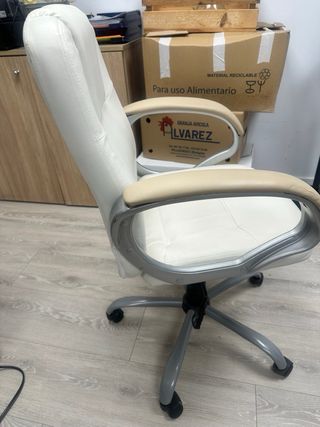 Silla de oficina blanca y beige polipiel