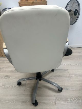 Silla de oficina blanca y beige polipiel