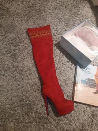 Botas de Salto Alto Vermelhas Novas