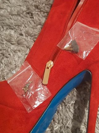 Botas de Salto Alto Vermelhas Novas