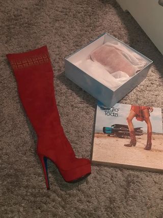 Botas de Salto Alto Vermelhas Novas