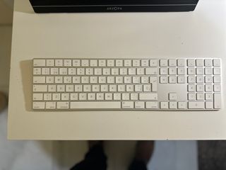 Mac mini M2 2023 500GB + Teclado + Ratón + Pantall