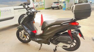 Piaggio Medley 125 Scooter Negra