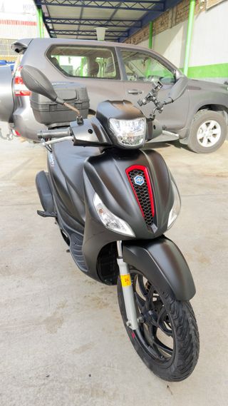 Piaggio Medley 125 Scooter Negra