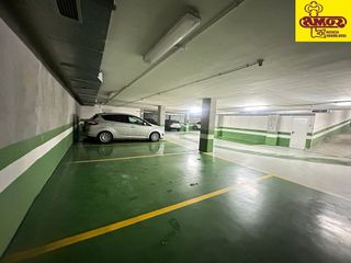 Garaje en venta en Ensanche - Sar en Santiago de Compostela