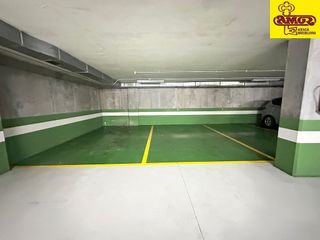 Garaje en venta en Ensanche - Sar en Santiago de Compostela