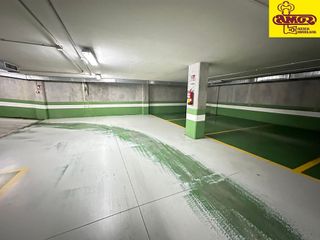 Garaje en venta en Ensanche - Sar en Santiago de Compostela