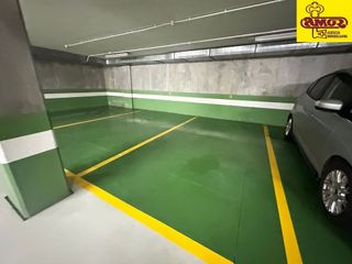 Garaje en venta en Ensanche - Sar en Santiago de Compostela