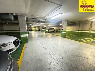 Garaje en venta en Ensanche - Sar en Santiago de Compostela