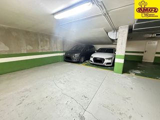 Garaje en venta en Ensanche - Sar en Santiago de Compostela