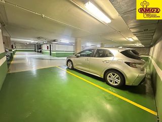 Garaje en venta en Ensanche - Sar en Santiago de Compostela