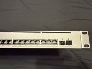 Ubiquiti UniFi USW-Pro-Max-24-PoE | 24-Port 2.5G