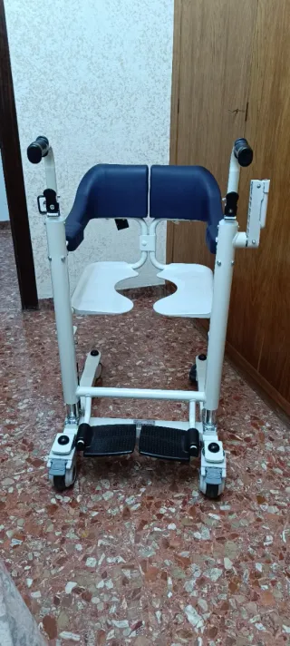 Silla elevable, ducha/transferencia con WC ajustab