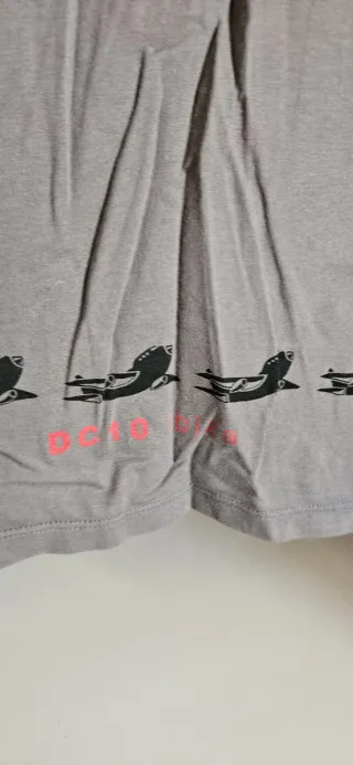 Camiseta DC-10 Ibiza Gris y Roja