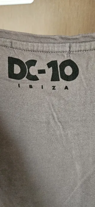Camiseta DC-10 Ibiza Gris y Roja
