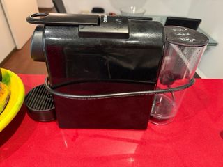 Cafetera Nespresso Negra