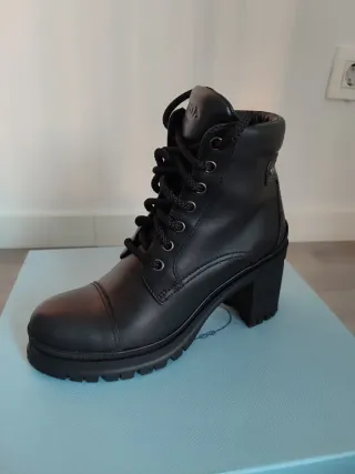 Stivali Prada Neri in Pelle