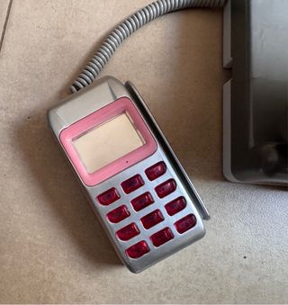 Máquina registradora de juguete rosa