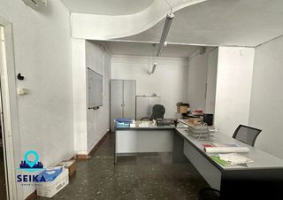 Local comercial en venta en Singuerlín - Can Franquesa - Les Oliveres en Santa Coloma de Gramanet