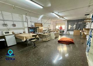 Local comercial en venta en Singuerlín - Can Franquesa - Les Oliveres en Santa Coloma de Gramanet