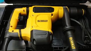 Martillo demoledor Dewalt D25481K con maletín