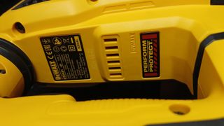 Martillo demoledor Dewalt D25481K con maletín