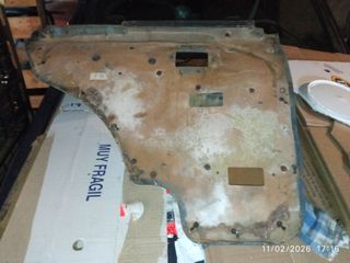 Paneles puertas Nissan Terrano 1