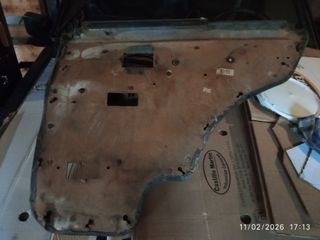 Paneles puertas Nissan Terrano 1