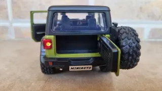 Jeep Wrangler Rubicon a escala