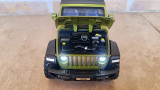 Jeep Wrangler Rubicon a escala