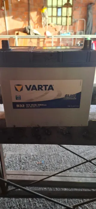 Batería Varta B32 Blue Dynamic 12V 45Ah 330A