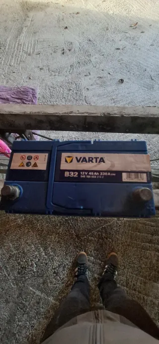 Batería Varta B32 Blue Dynamic 12V 45Ah 330A