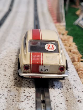 Coche de slot Scalextric SEAT 850 Coupé TC