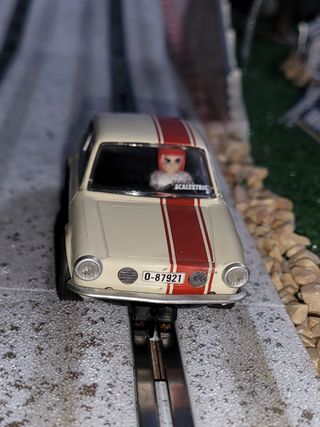 Coche de slot Scalextric SEAT 850 Coupé TC