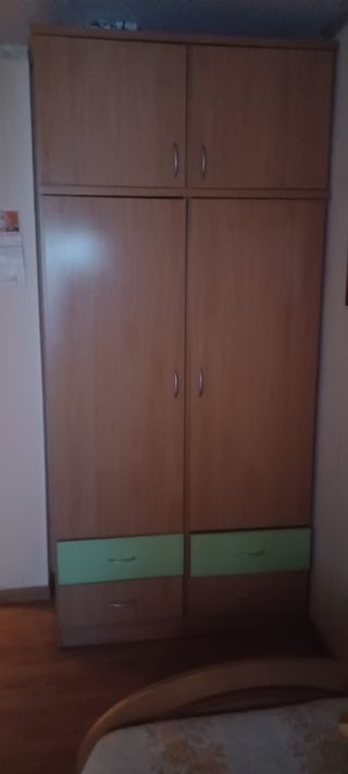 Armario de madera