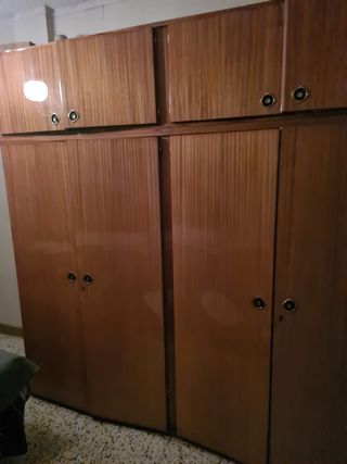 Armario de madera