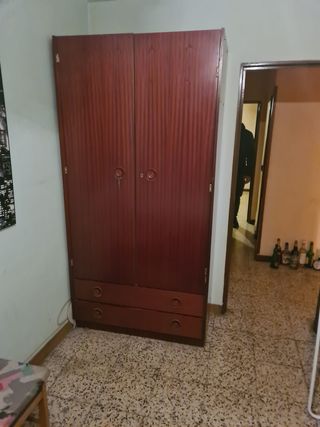 Armario de madera