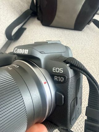 Canon EOS R10 Nueva con Garantía, trípode y mochil